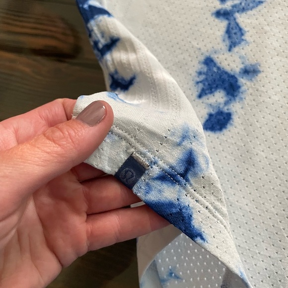 Lululemon Athletica Blue Tie-Dye Short Sleeve Tee - Picture 6 of 6